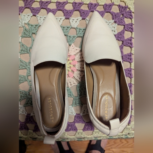 Aerosoles Women's Cream Loafers - Picture 1 of 6